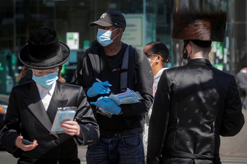 Catholics, Jews say New York coronavirus restrictions violate religious rights