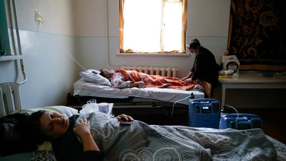 Coronavirus spreads in Nagorno-Karabakh amid heavy fighting