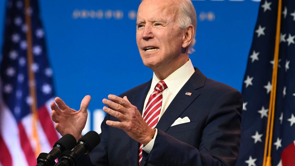 Biden ready for COVID-19 shot as he cuts family Thanksgiving invites