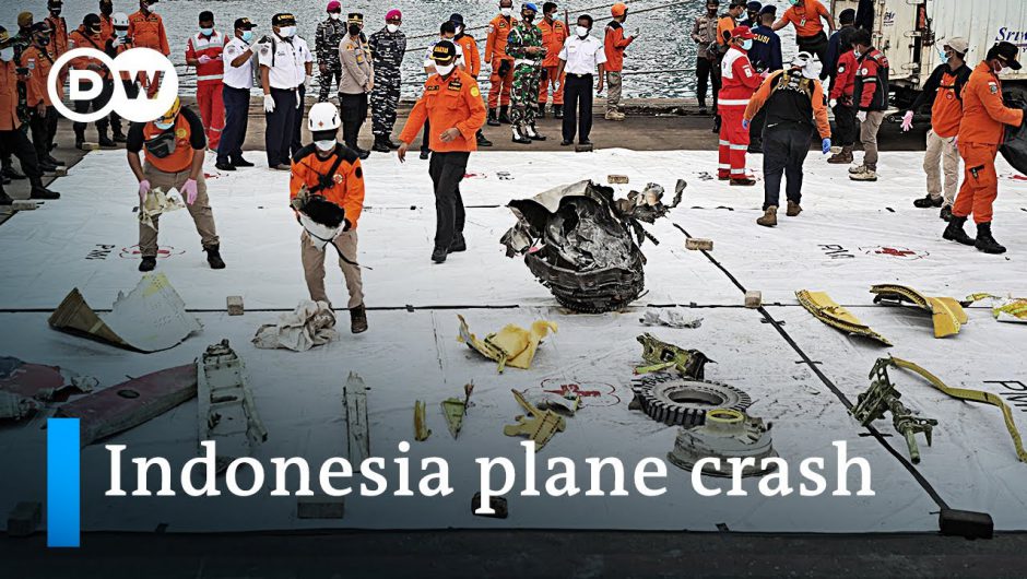 Indonesian 737 plane crash investigation brings up first results | DW News